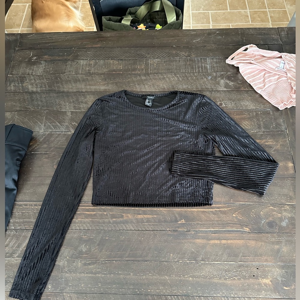 Forever 21 Black long sleeve crop top, size SMALL